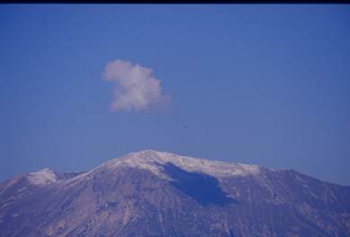 Immagine che contiene montagna, natura, cielo, nuvola

Descrizione generata automaticamente